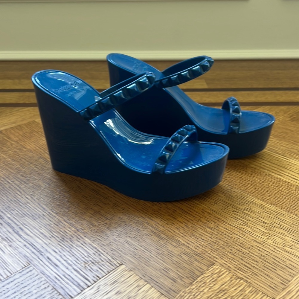 Carmen Sol royal blue wedges